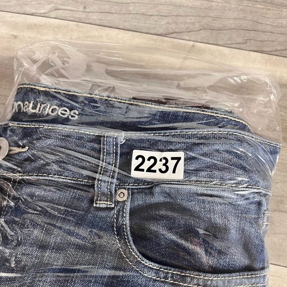 Maurices Distressed Relaxed Fit Jeans Womens 13/14 Plus Size Cute Stretch 2237 - Picture 9 of 9